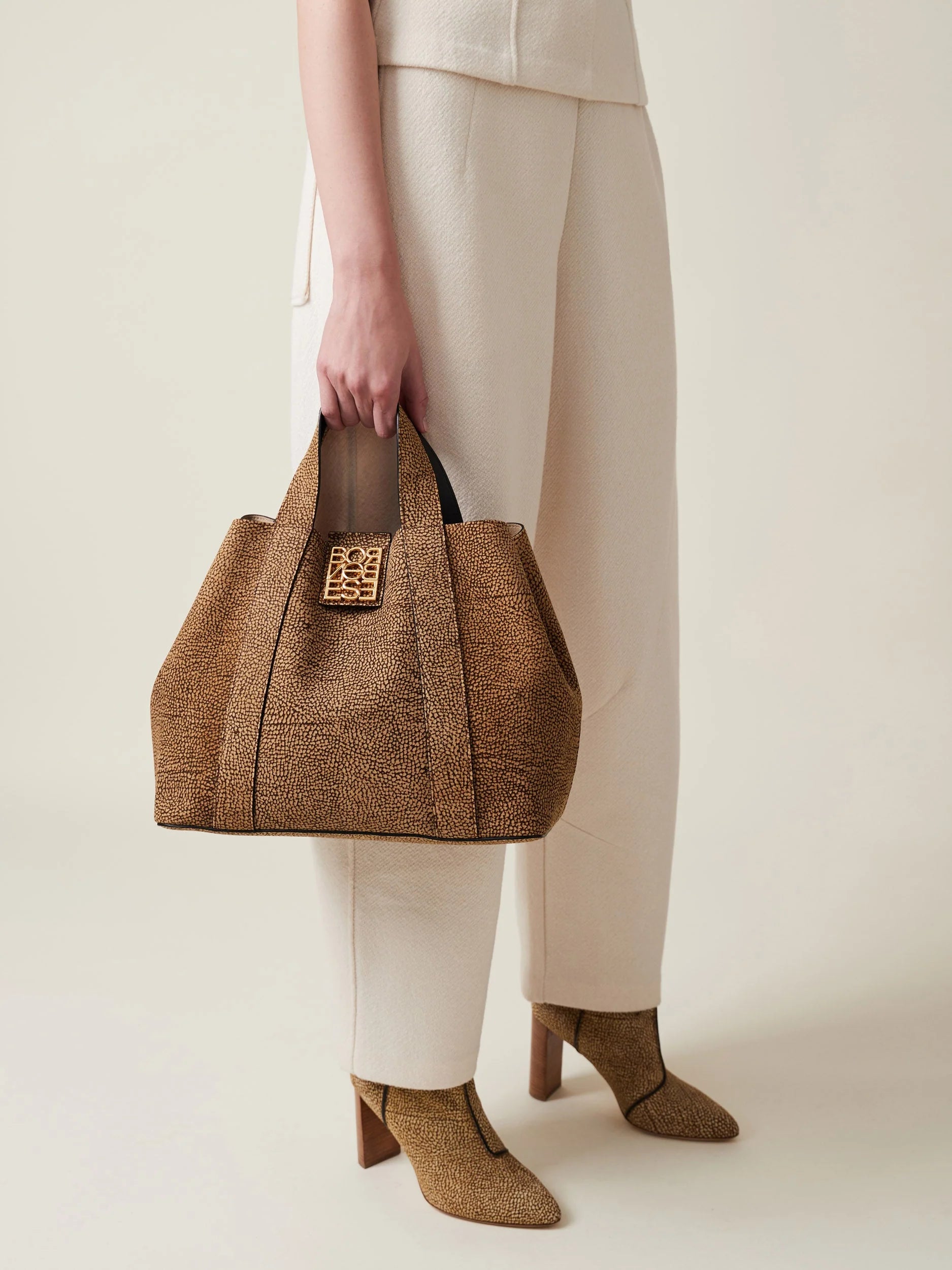 NUEVE SHOPPER MEDIUM