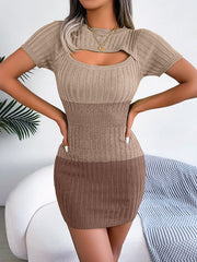 Mini abiti in maglia a vita alta, maniche corte, scollo rotondo e scollatura sfumata 