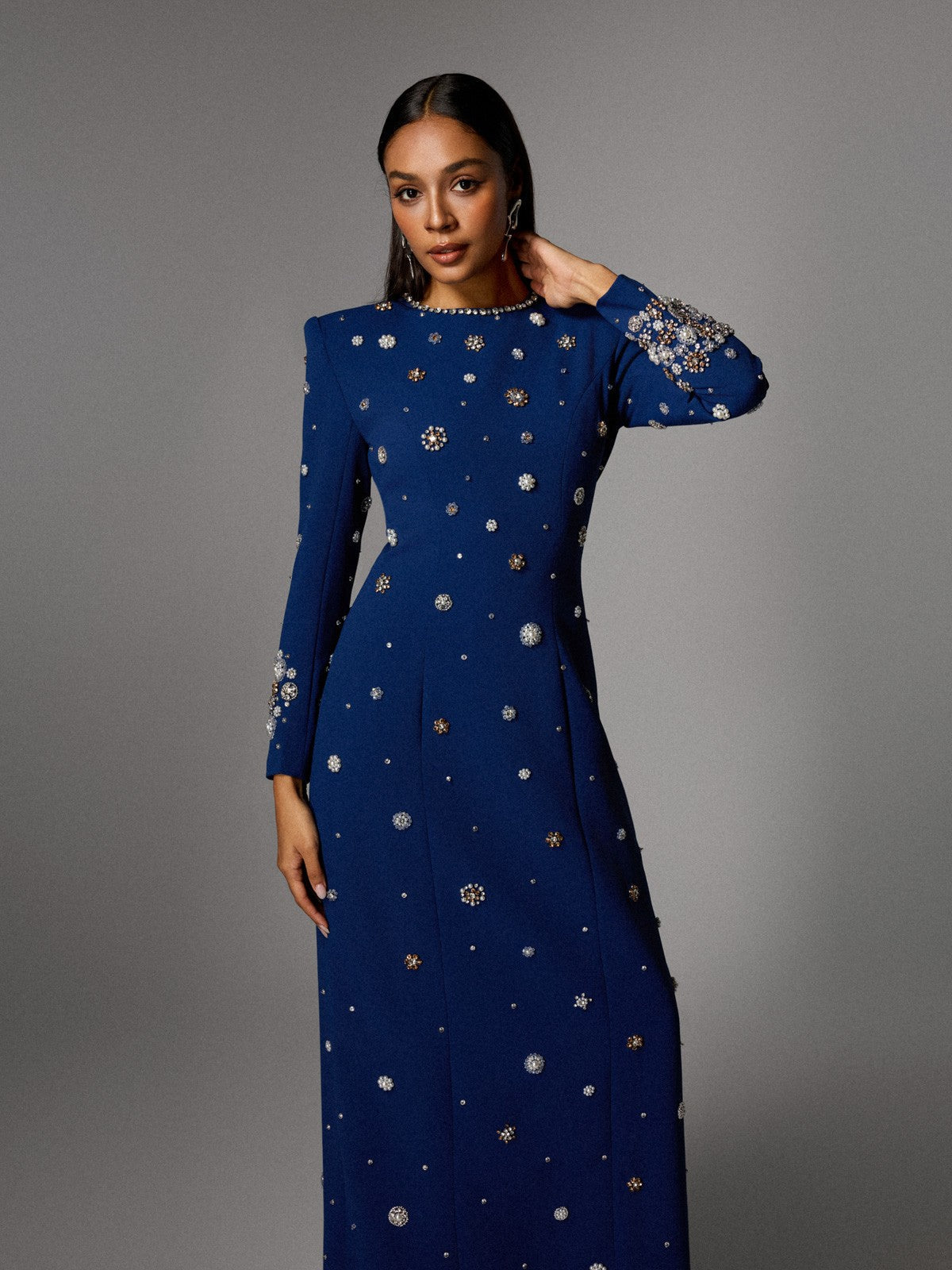 Abito lungo con strass a maniche lunghe Alary 