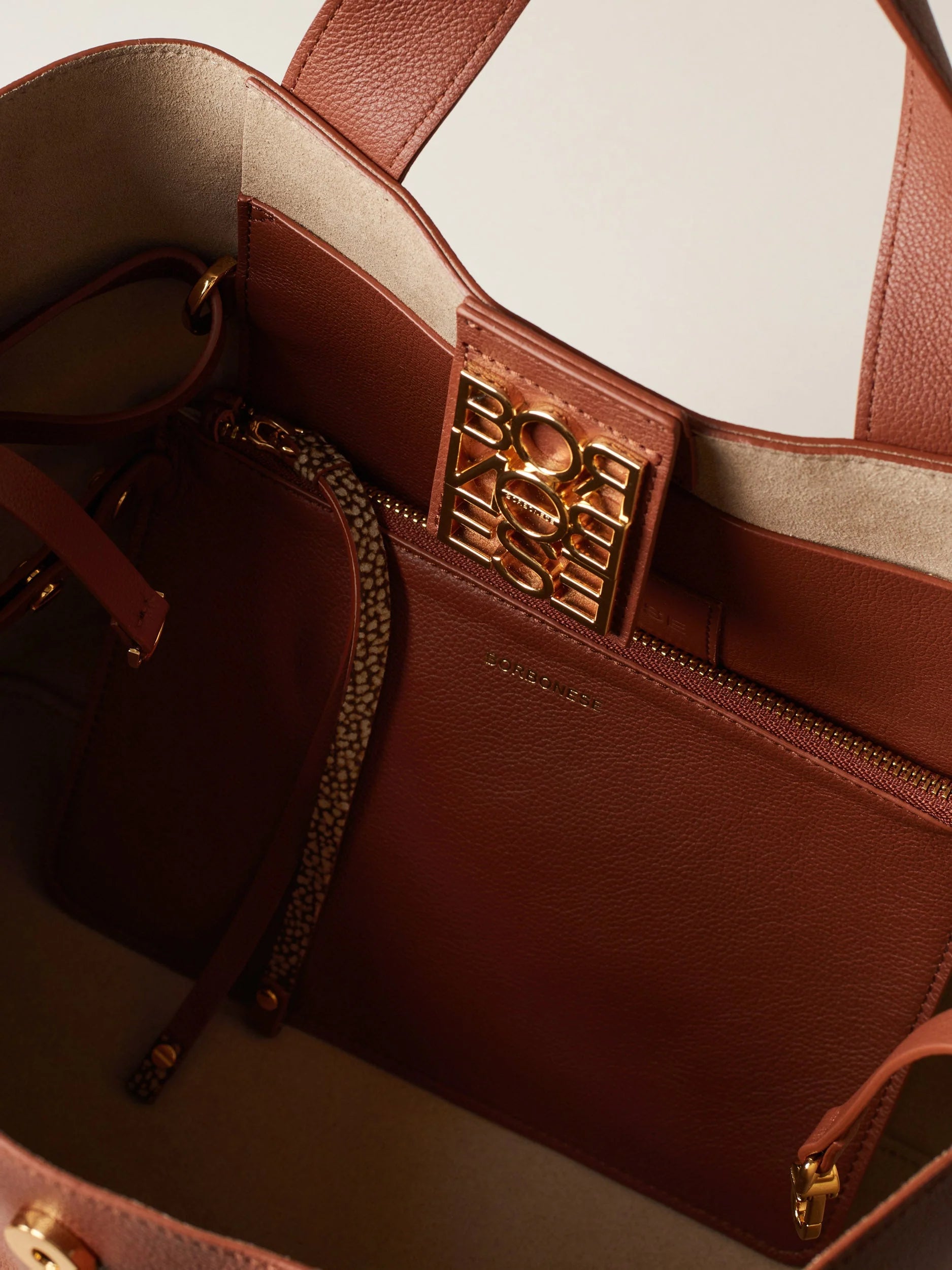 NUEVE SHOPPER MEDIUM