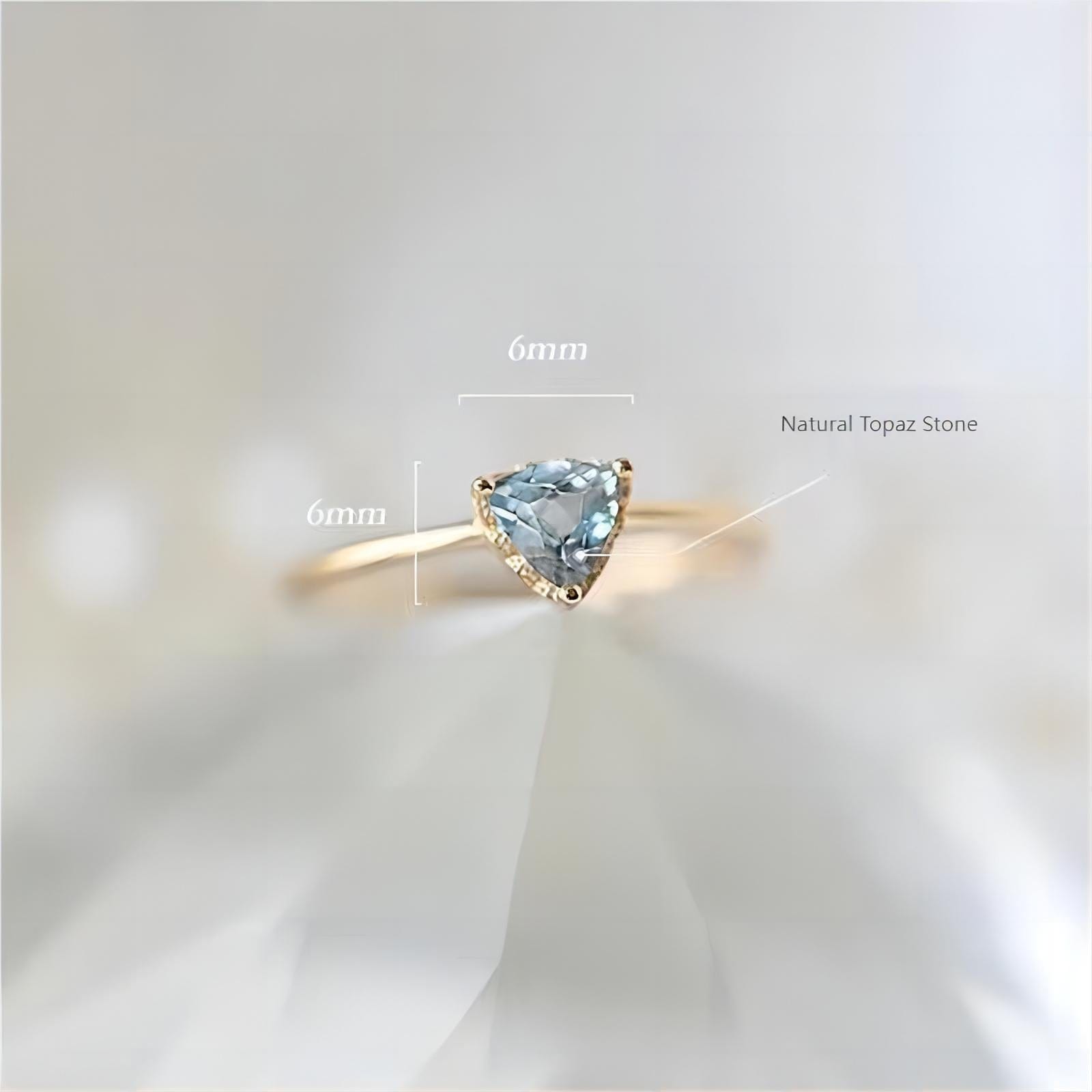 Elegante anello con pietra turchese e topazio naturale