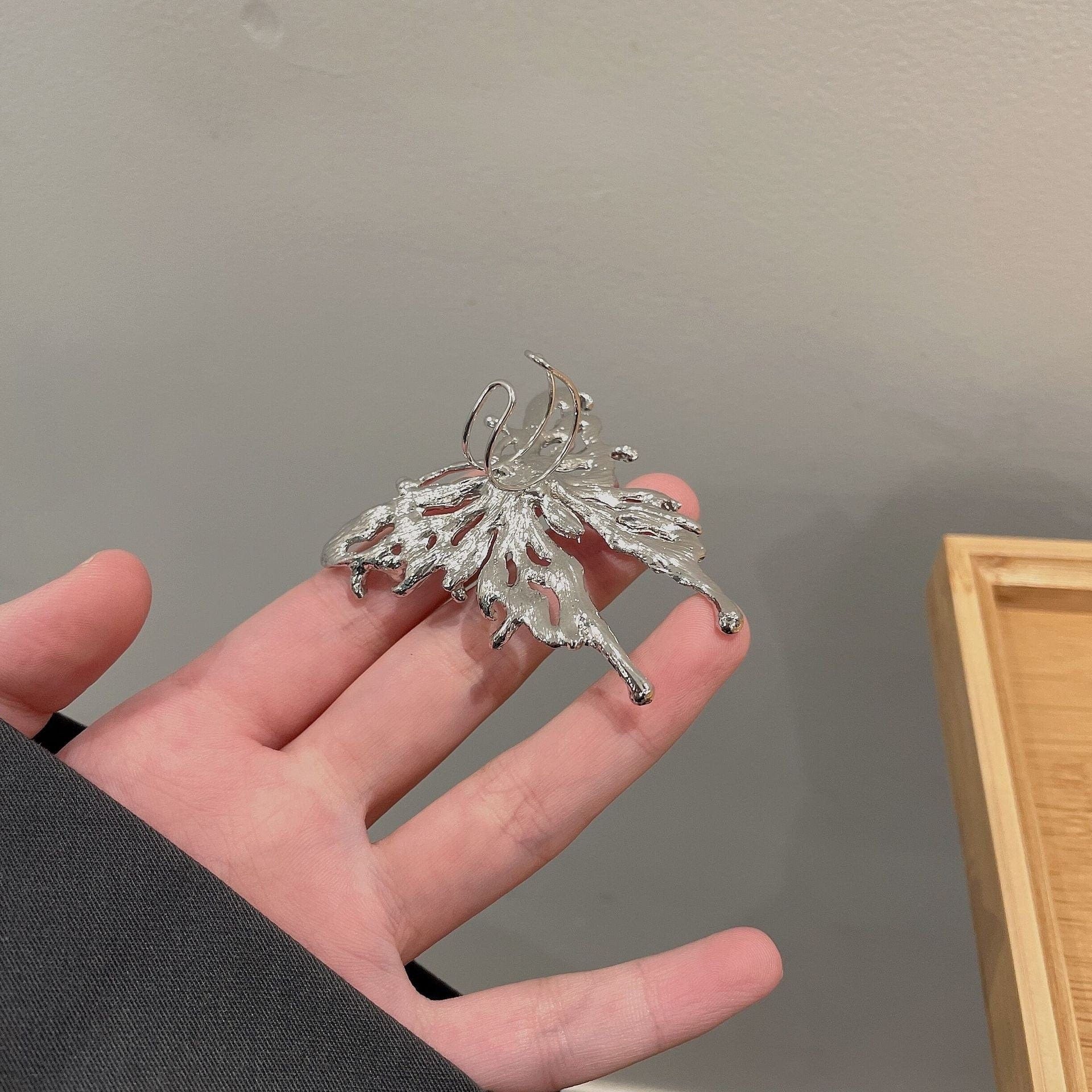 Elegante anello a farfalla regolabile oversize