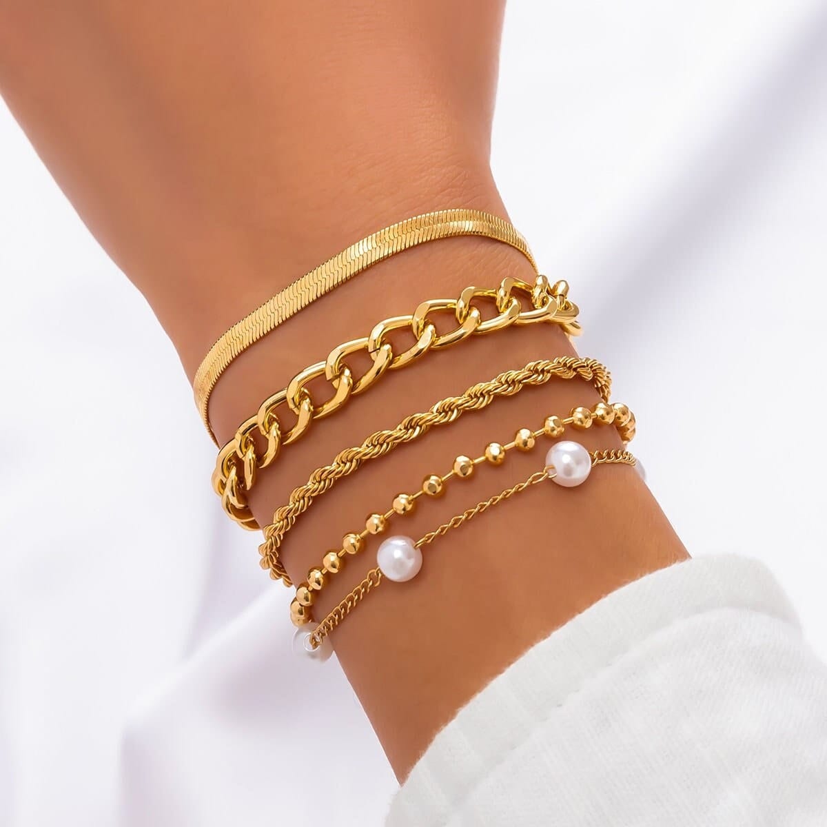 Set di braccialetti impilabili con ciondoli di perle chic