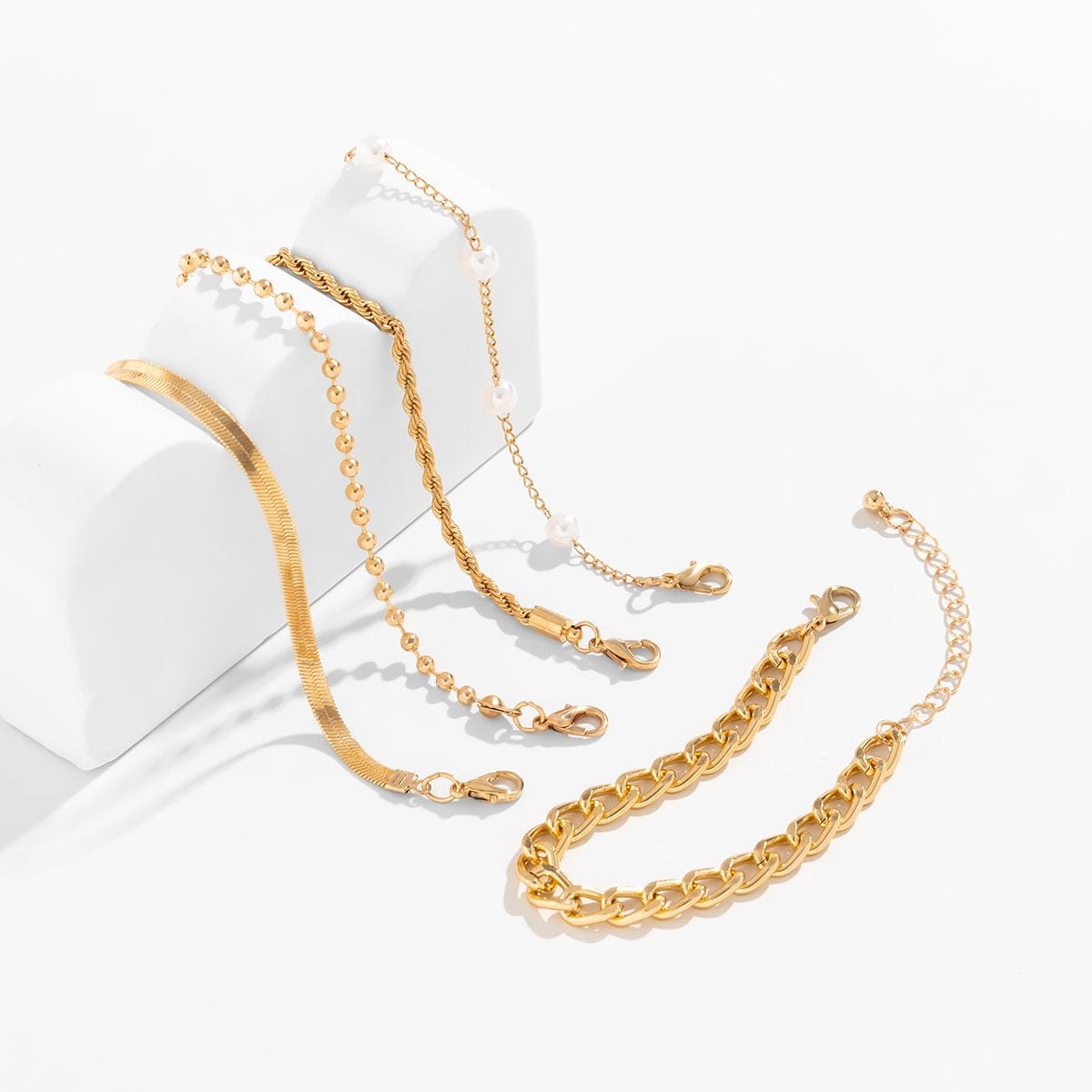 Set di braccialetti impilabili con ciondoli di perle chic