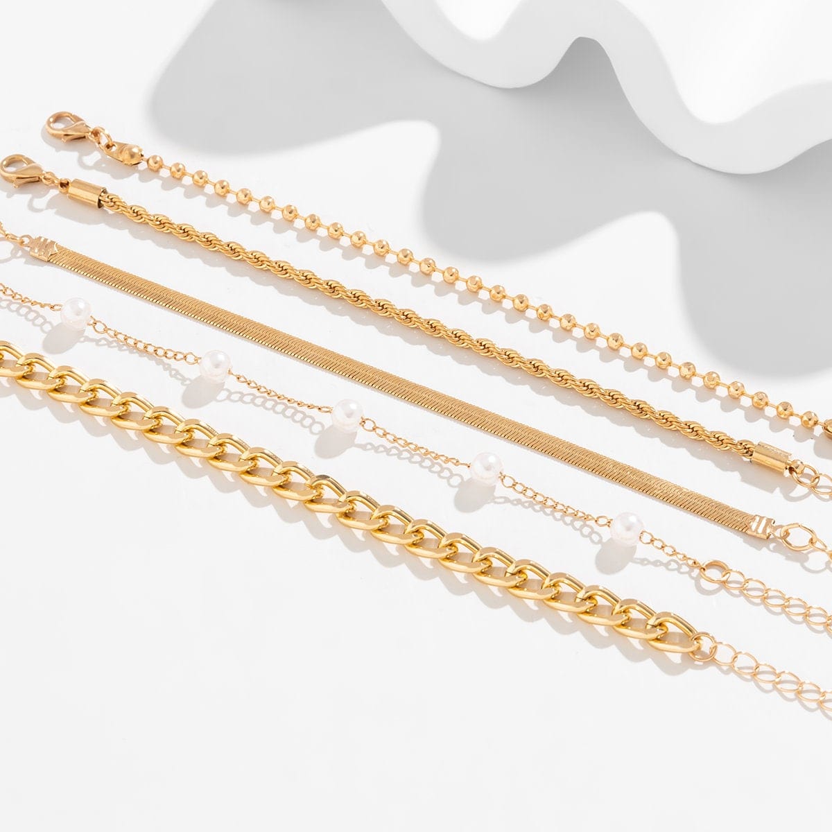 Set di braccialetti impilabili con ciondoli di perle chic