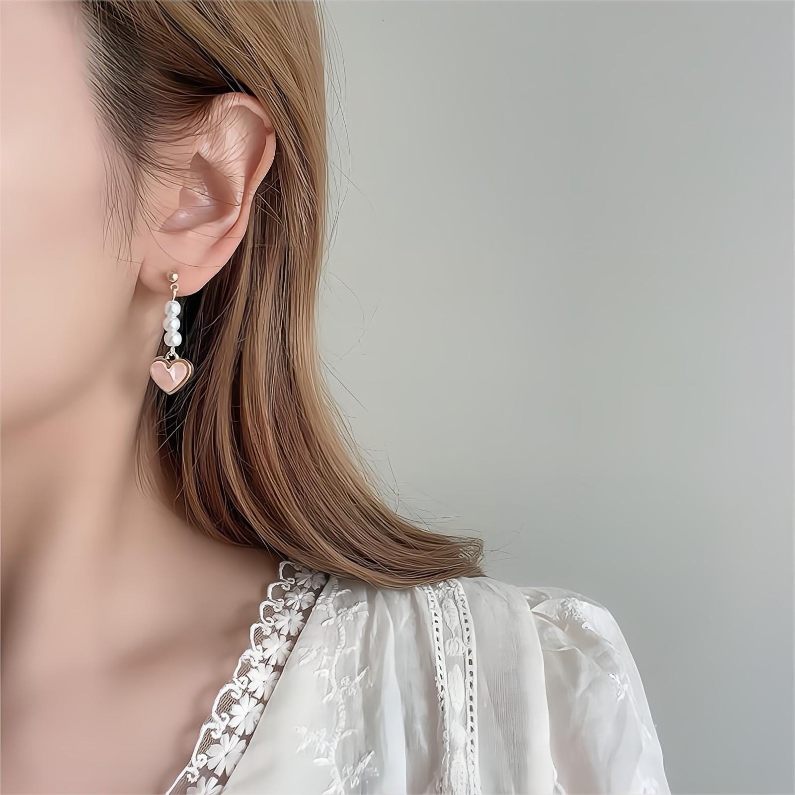 Eleganti orecchini pendenti a forma di cuore con perle