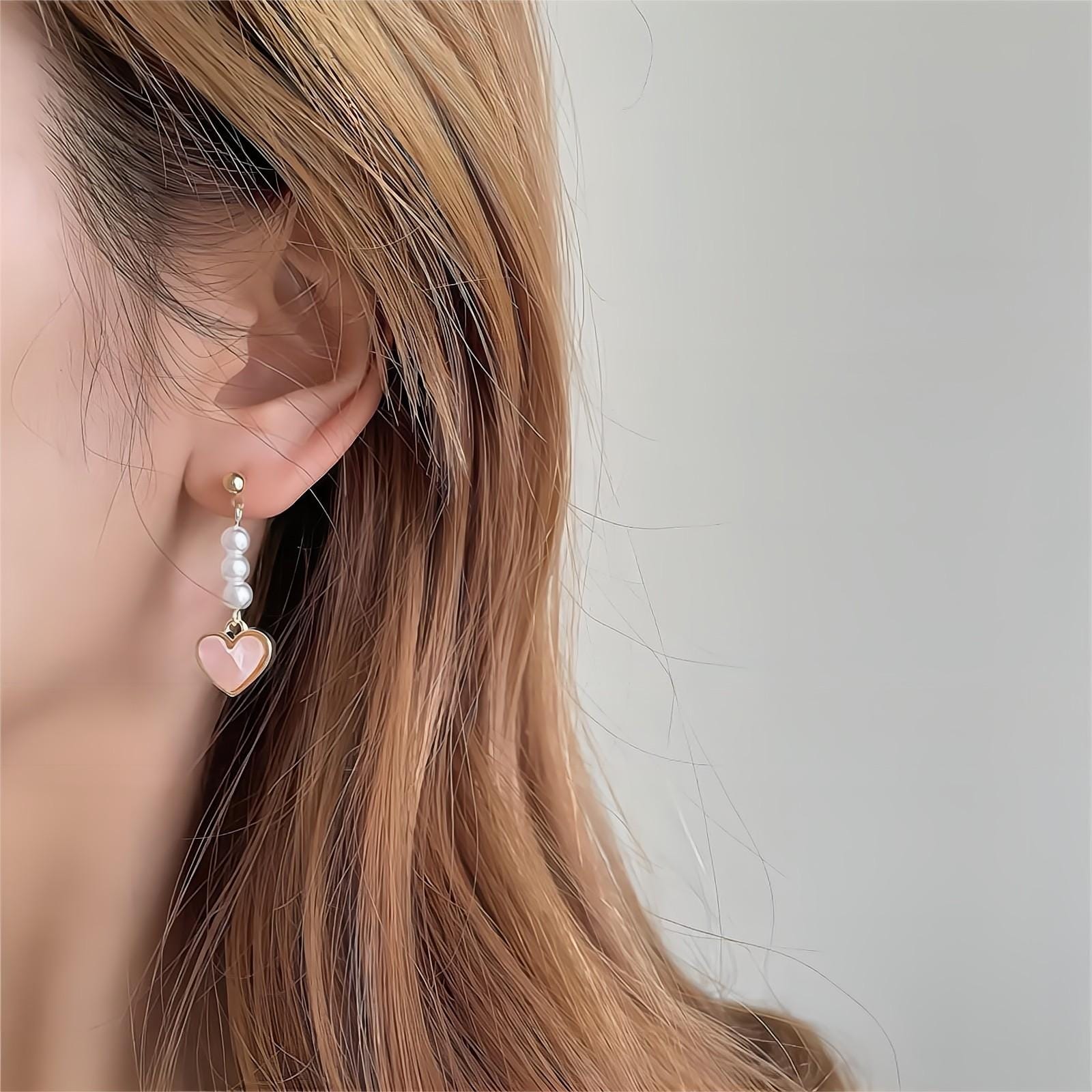 Eleganti orecchini pendenti a forma di cuore con perle
