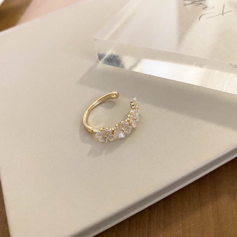 Anello con fiore di conchiglia di perle chic