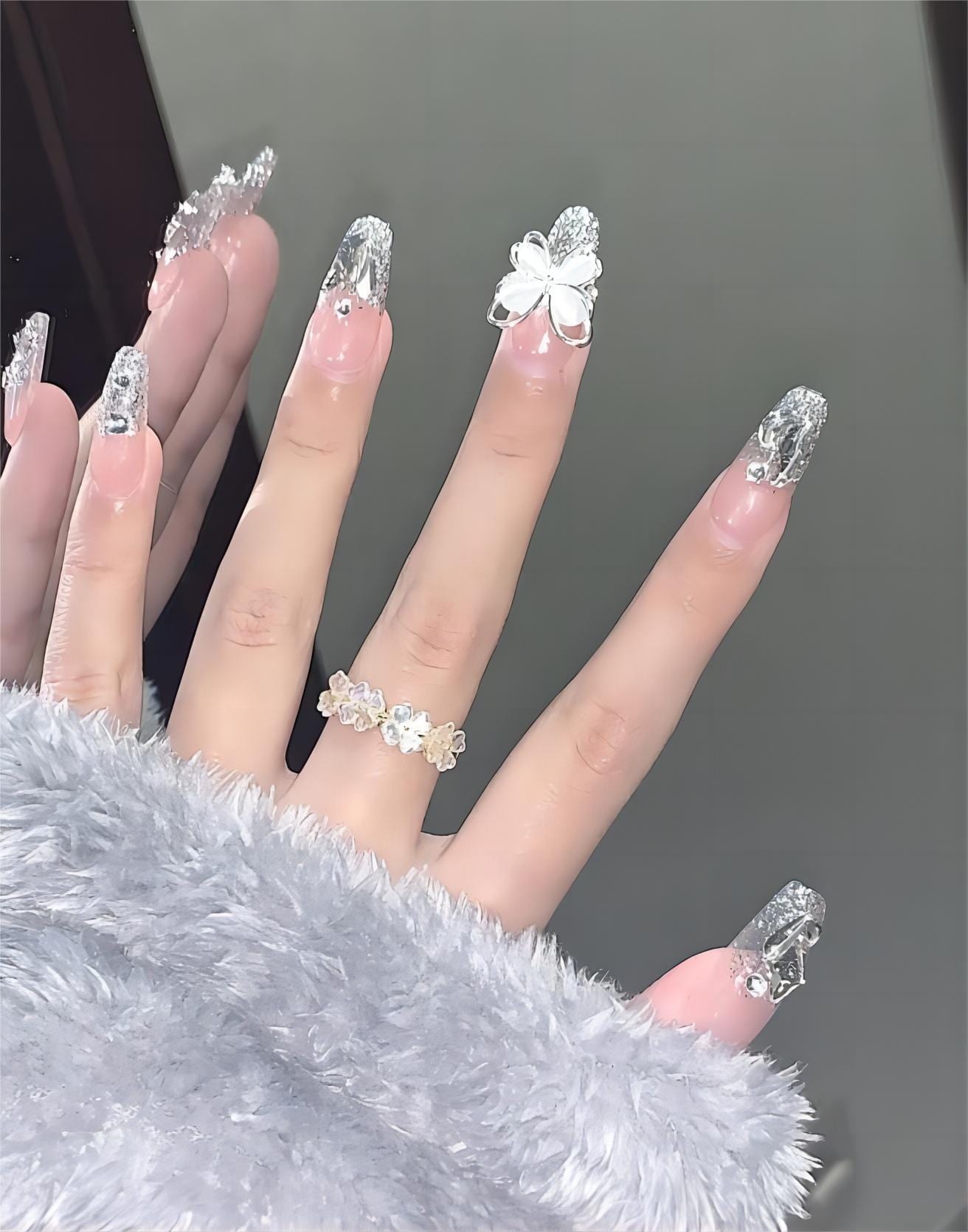 Anello con fiore di conchiglia di perle chic