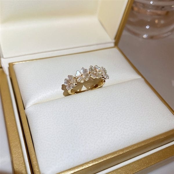 Anello con fiore di conchiglia di perle chic