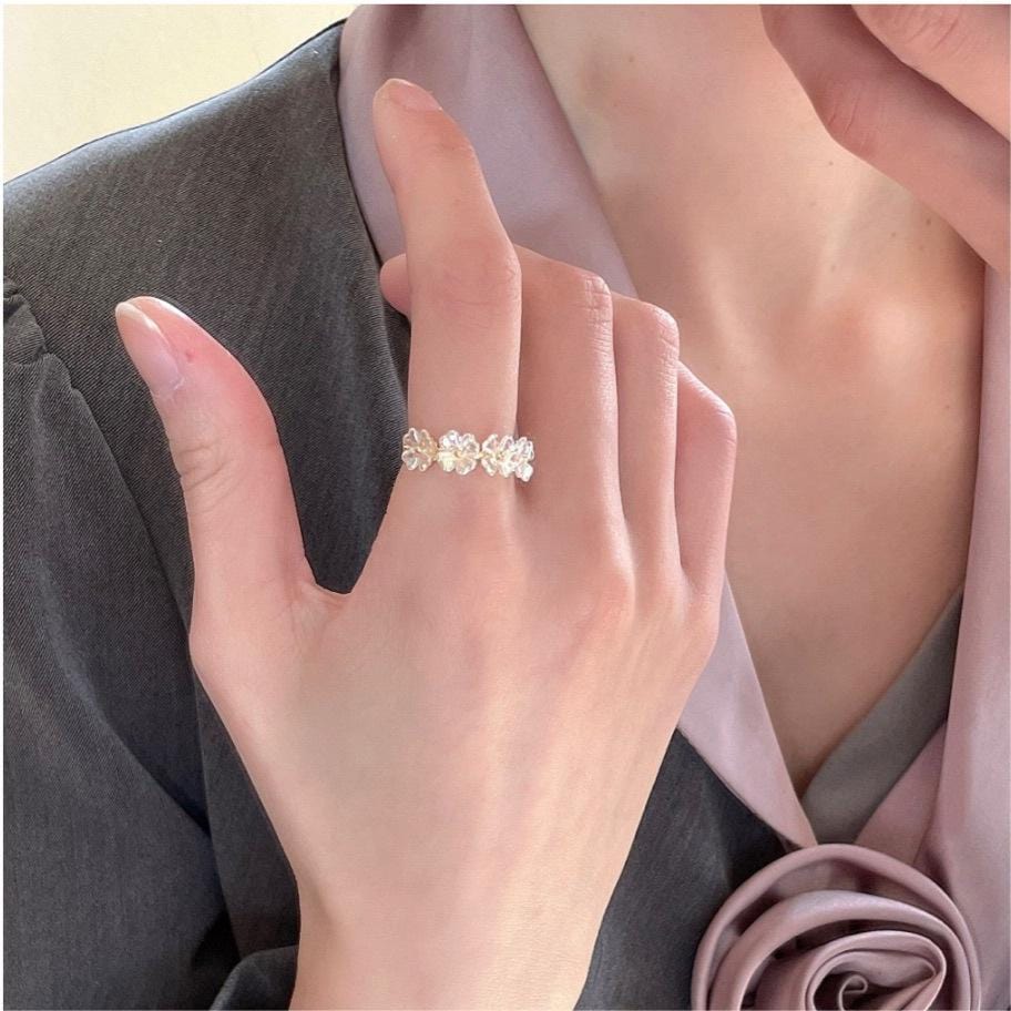 Anello con fiore di conchiglia di perle chic