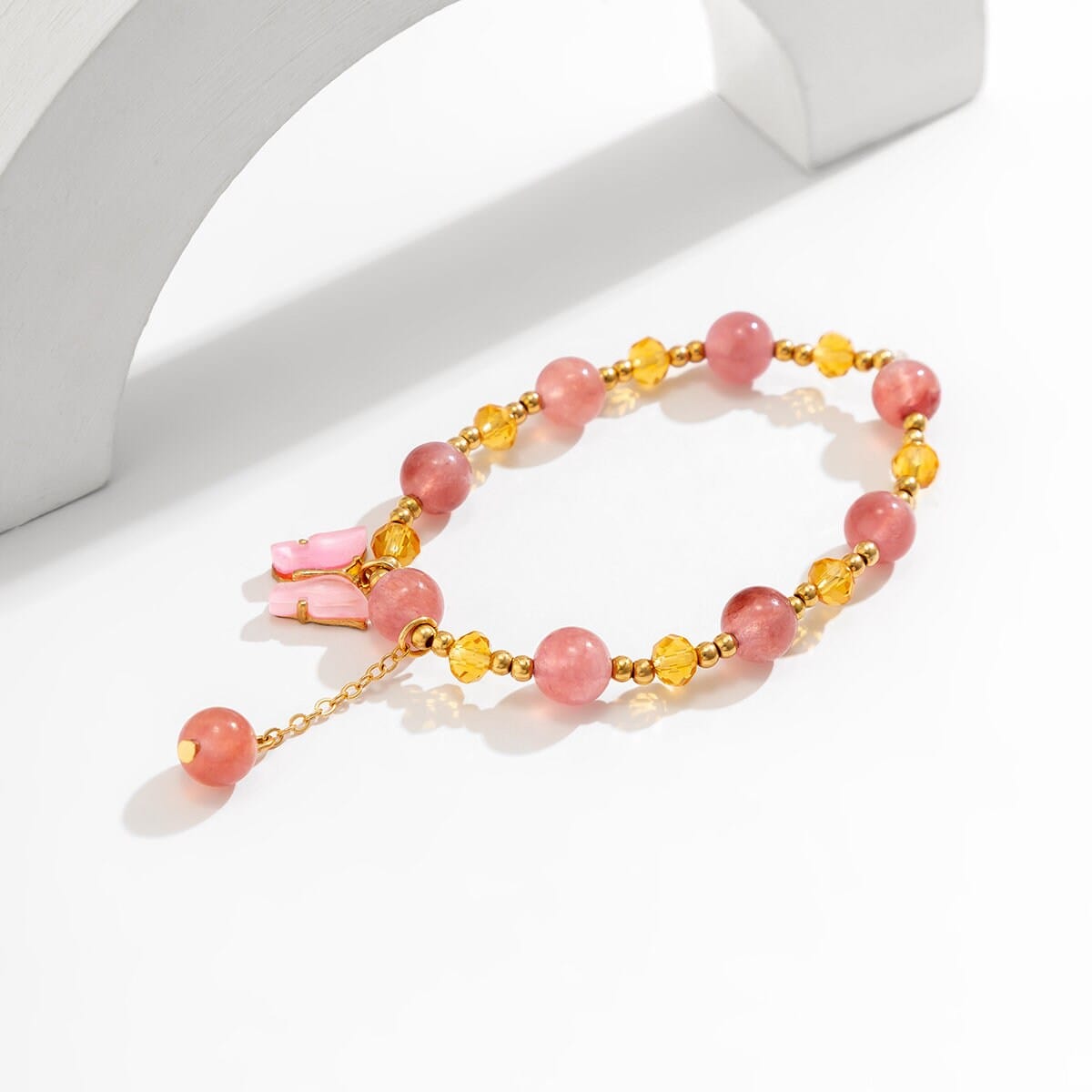 Bracciale con catena a sfere di cristallo naturale con ciondolo a farfalla rosa chic