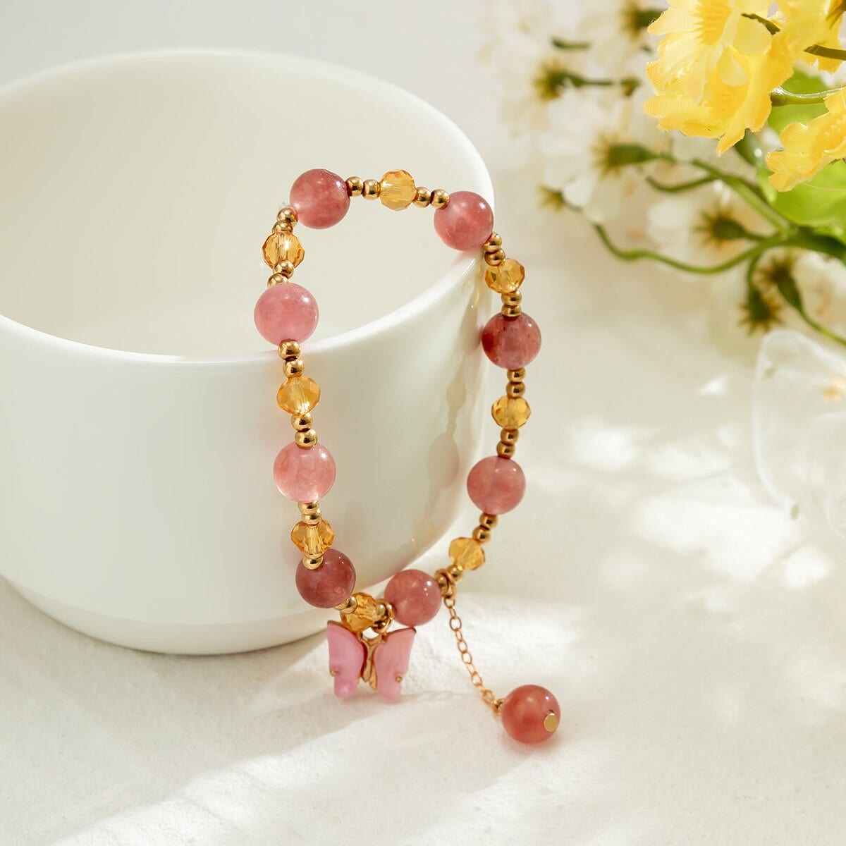 Bracciale con catena a sfere di cristallo naturale con ciondolo a farfalla rosa chic