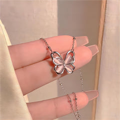 Collana con farfalla in pietra rosa con occhio di gatto