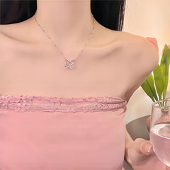 Collana con farfalla in pietra rosa con occhio di gatto