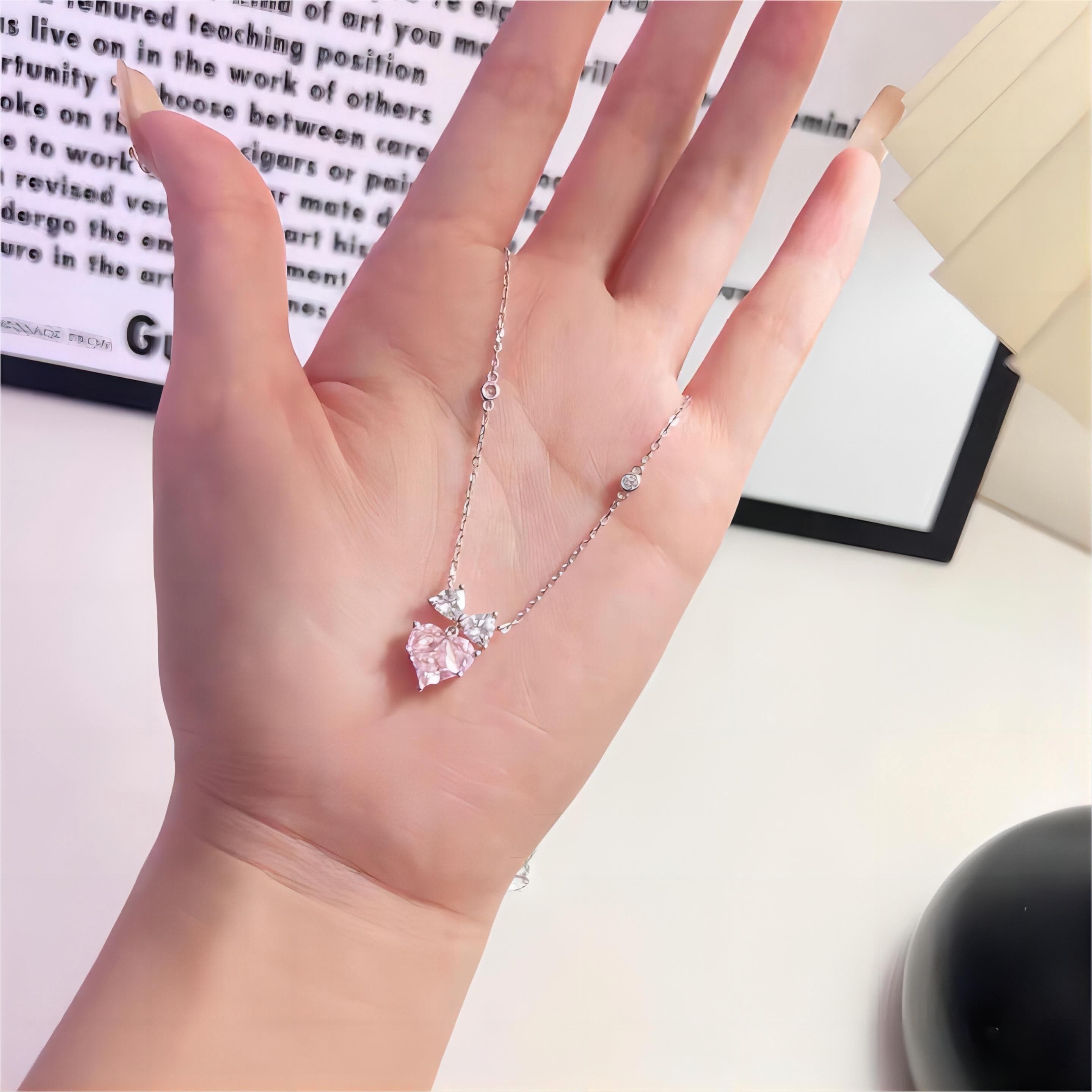 Collana con fiocco a forma di cuore in cristallo rosa chic
