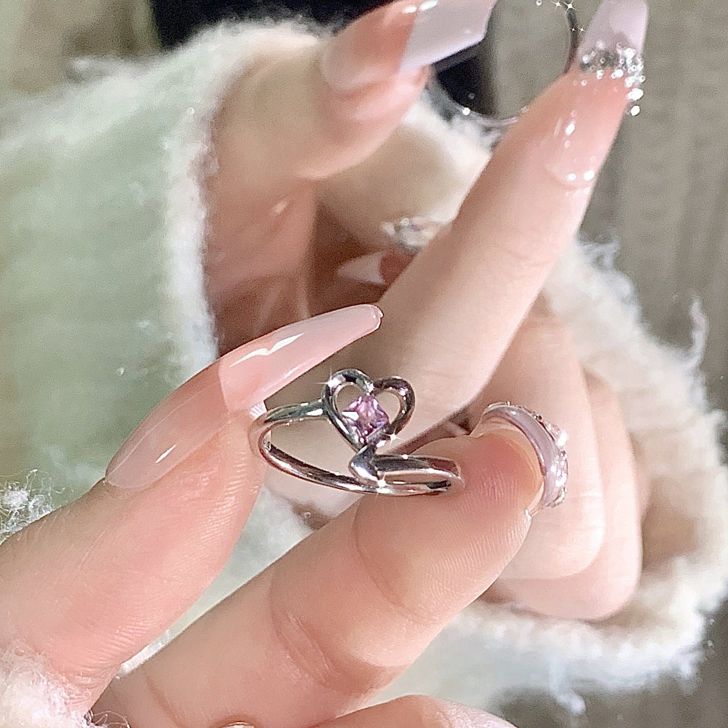 Anello a forma di cuore con cristallo rosa e diavolo