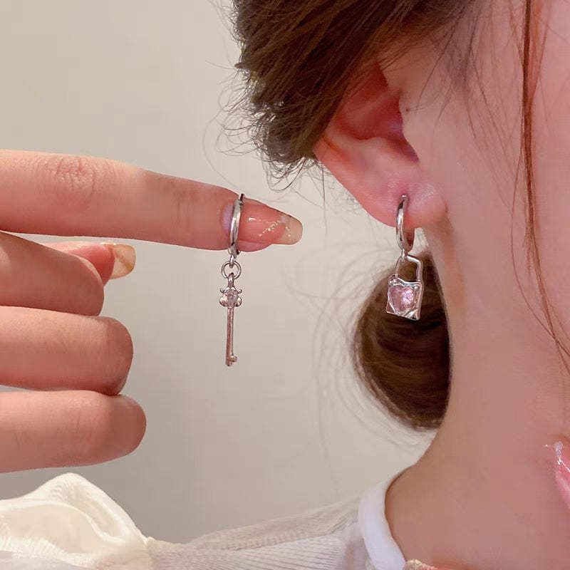 Eleganti orecchini a cerchio con lucchetto a forma di cuore pendenti in cristallo rosa