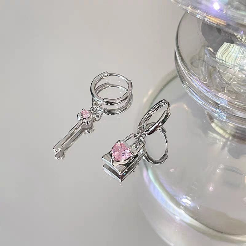 Eleganti orecchini a cerchio con lucchetto a forma di cuore pendenti in cristallo rosa