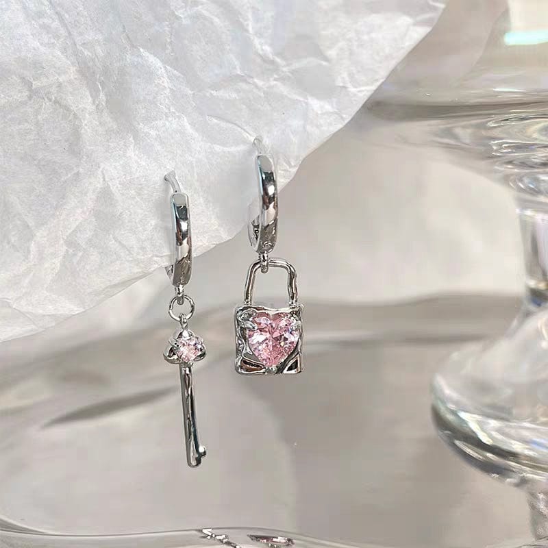 Eleganti orecchini a cerchio con lucchetto a forma di cuore pendenti in cristallo rosa